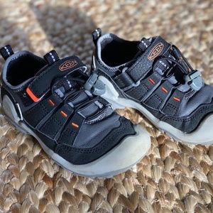 Keen Little Kids' Knotch Hollow Sneaker